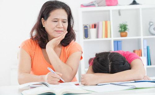 10 dấu hiệu bạn đang làm hộ con quá nhiều ảnh 1 10-dau-hieu-ban-dang-lam-ho-con-qua-nhieu