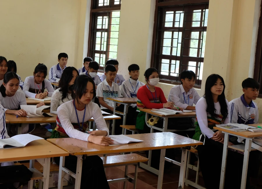 Học sinh dân tộc miền núi được nhà trường hướng nghiệp gắn với nhu cầu hoạt động kinh tế địa phương.