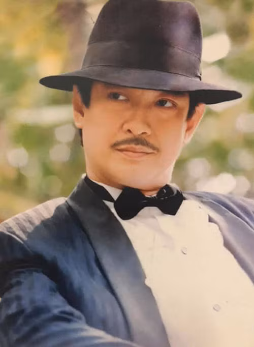 Ở tuổi xế chiều Chánh Tín gặpbiến cố làm ăn thua lỗ, bị nợ nần, phá sản. Nhờ bạn bè, khán giả động viên, giúp đỡ ông dần vượt qua khủng hoảng.