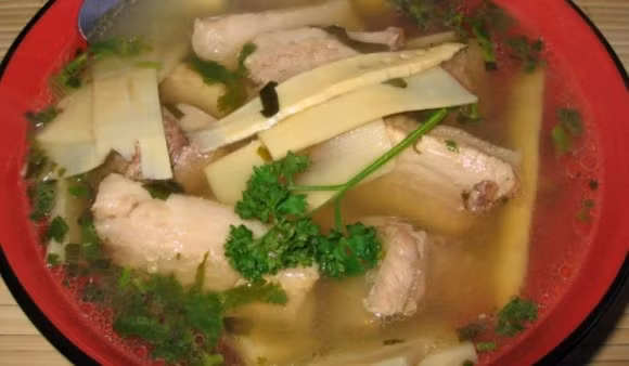 Cách nấu canh xương măng chua ngon đậm đà, thanh mát