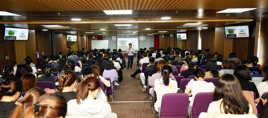 Th.s Phan Nguyễn Hữu Phương – Giám đốc Phòng giao dịch Sala chia sẻ kinh nghiệm quản trị tài chính tốt cho sinh viên Th.s Phan Nguyễn Hữu Phương – Giám đốc Phòng giao dịch Sala chia sẻ kinh nghiệm quản trị tài chính tốt cho sinh viên