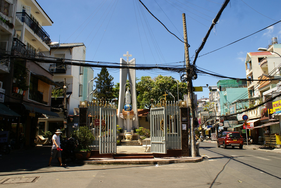 Tượng đài Đức Mẹ trên đường Bắc Hải hiện nay.