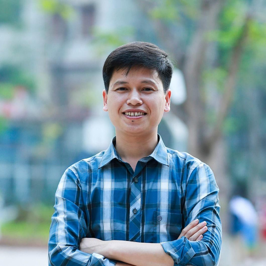 Thạc sĩ, thầy giáo Trần Văn Huy – Trưởng bộ môn Vật lý Trường THPT Phan Huy Chú - Đống Đa (HN) Thạc sĩ, thầy giáo Trần Văn Huy – Trưởng bộ môn Vật lý Trường THPT Phan Huy Chú - Đống Đa (HN)