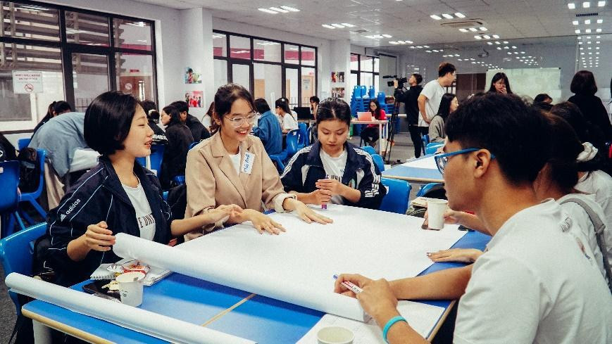 Thành viên DynaGen – Live United thực hành lập các bước chuẩn bị trước khi phỏng vấn xin việc. Thành viên DynaGen – Live United thực hành lập các bước chuẩn bị trước khi phỏng vấn xin việc.