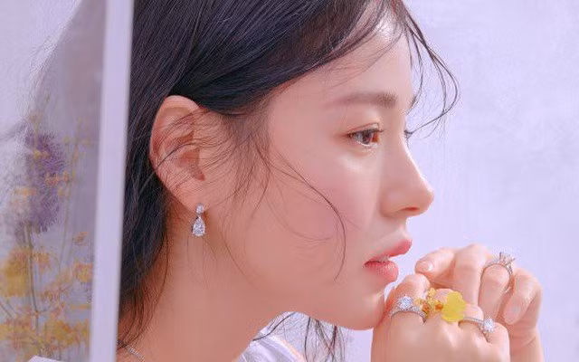 Kết hôn đúng ngày Giáng sinh, cô gái trẻ nhận được món quà kinh hãi từ người yêu cũ - Ảnh 2.