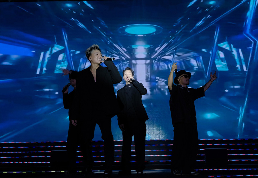 Tiết mục âm nhạc đến từ nhóm Da LAB.