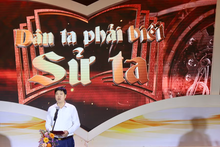 Ông Nguyễn Xuân Quang, Phó Trưởng Ban Tuyên giáo Tỉnh ủy, Trưởng Ban Tổ chức Gameshow phát biểu tại chương trình.