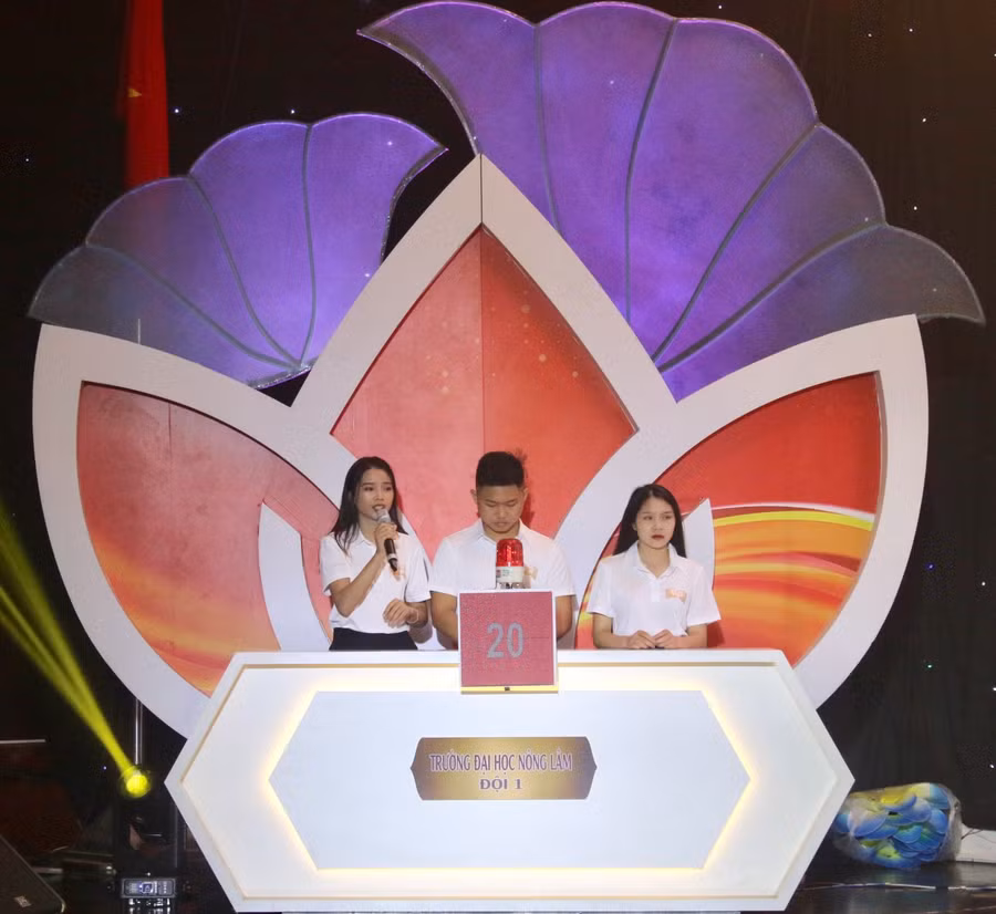 Các đội thi tham gia chương trình với tinh thần nhiệt huyết, cống hiến hết mình.