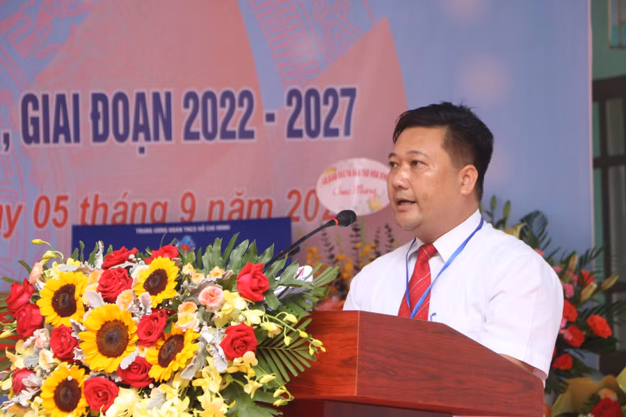 Thầy Nguyễn Anh Tuấn - Hiệu trưởng Trường Phổ thông dân tộc bán trú Tiểu học-THCS Thung Nai.