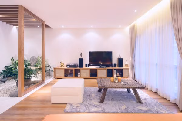 Biệt thự đậm chất thiền của Quang Dũng giữa Sài Gòn hoa lệ, phòng tắm mới choáng váng ảnh 3 Quang Dũng thích nhất ngôi nhà của mình bởi sự kết hợp hài hòa ánh sáng vừa đủ giữa không gian bên ngoài và bên trong. Điểm nhấn của căn phòng là một góc vườn nho nhỏ.