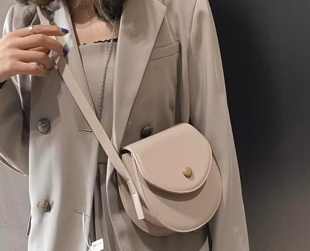 Muốn đi du lịch vừa xinh vừa gọn, chị em nhất định phải mang theo những mẫu túi “thần thánh” này - Ảnh 1.