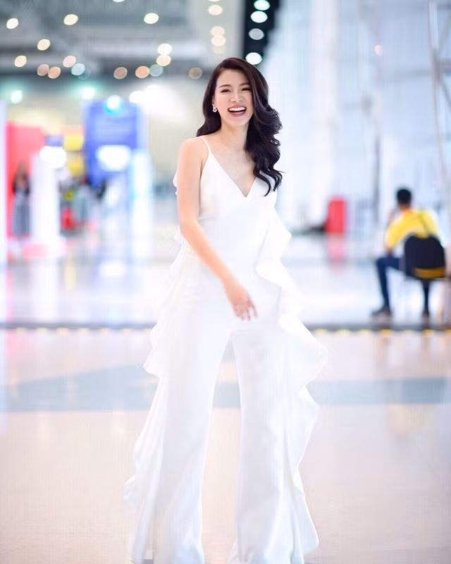 Học nữ chính hot nhất nhì Thái Lan hiện nay lên đồ siêu trẻ, đẹp cho cô nàng ngấp nghé tuổi 30