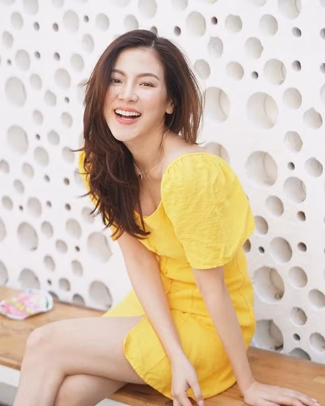 Học nữ chính hot nhất nhì Thái Lan hiện nay lên đồ siêu trẻ, đẹp cho cô nàng ngấp nghé tuổi 30