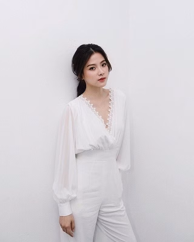 Học nữ chính hot nhất nhì Thái Lan hiện nay lên đồ siêu trẻ, đẹp cho cô nàng ngấp nghé tuổi 30