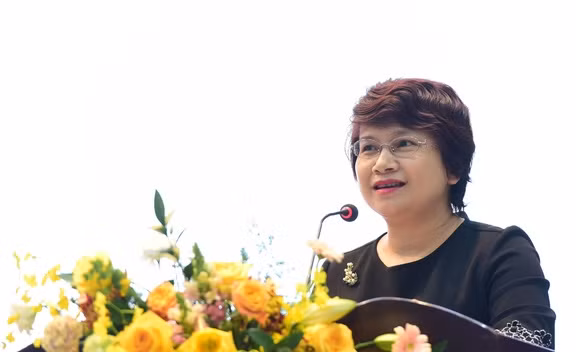 PGS.TS Nguyễn Thu Thủy - Vụ trưởng Vụ Giáo dục Đại học, Bộ GD&amp;ĐT phát biểu tại ngày hội