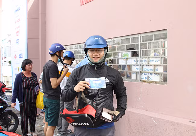 Anh Y Long Mlo rất vui khi có được vé xem U22 Việt Nam thi đấu