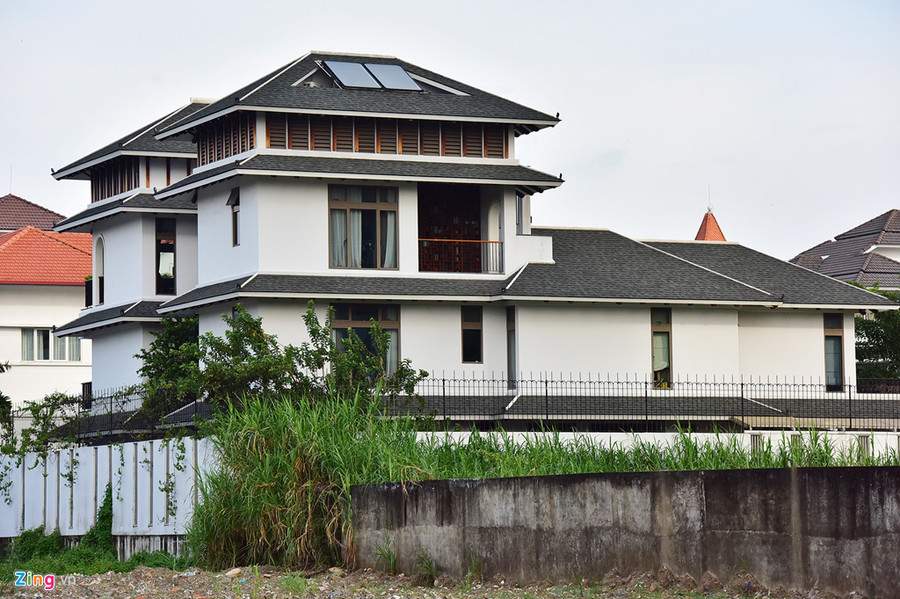 Loạt biệt thự đắt đỏ tại Thảo Điền, có cả cơ ngơi của “ông trùm hàng hiệu” Jonathan Hạnh Nguyễn ảnh 14 Co ngoi nha Jonathan Hanh Nguyen va loat biet thu dat do tai Thao Dien hinh anh 14