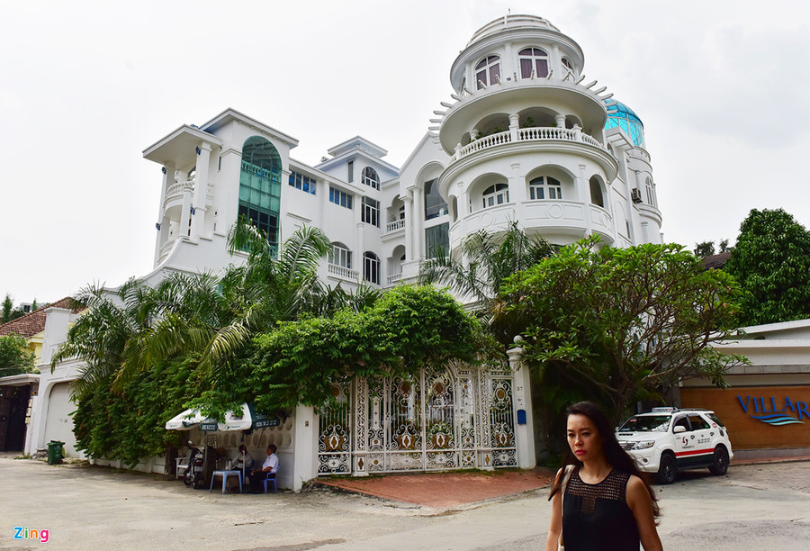 Loạt biệt thự đắt đỏ tại Thảo Điền, có cả cơ ngơi của “ông trùm hàng hiệu” Jonathan Hạnh Nguyễn ảnh 16 Co ngoi nha Jonathan Hanh Nguyen va loat biet thu dat do tai Thao Dien hinh anh 16