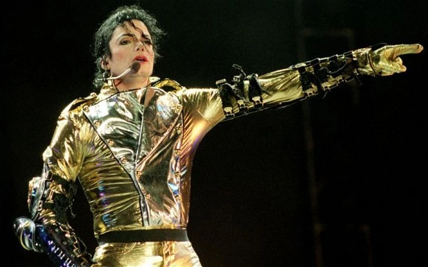 Michael Jackson biểu diễn tại New Zealand năm 1996.