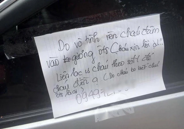 Hành động của học sinh Nguyễn Thế Tùng sau khi làm vỡ gương.