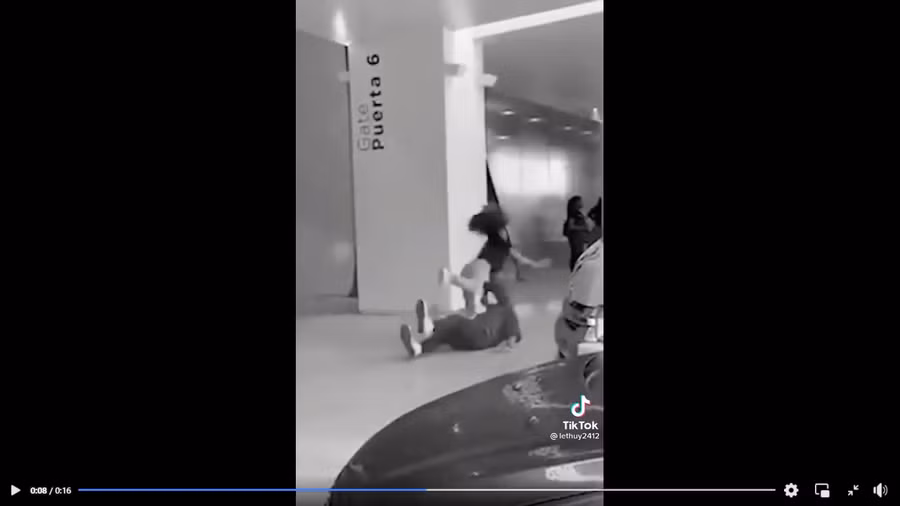 Clip: Pha "vồ ếch" nhớ đời của người đẹp