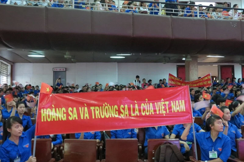 Sinh viên Huế phản đối hành động ngang ngược của Trung Quốc