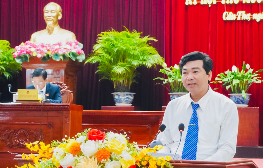 Ông Trần Thanh Bình, Giám đốc Sở GD&ĐT TP Cần Thơ thông tin dự thảo Nghị quyết quy định mức thu học phí mới. Ông Trần Thanh Bình, Giám đốc Sở GD&ĐT TP Cần Thơ thông tin dự thảo Nghị quyết quy định mức thu học phí mới.