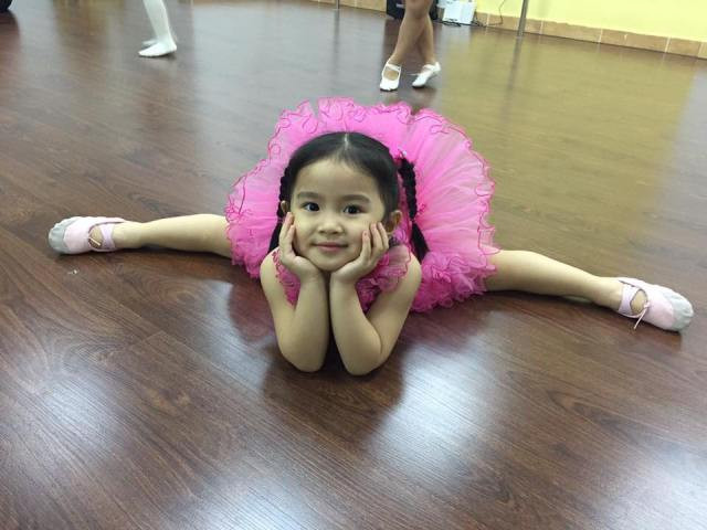Trương Minh Hương múa dẻo từ nhỏ.