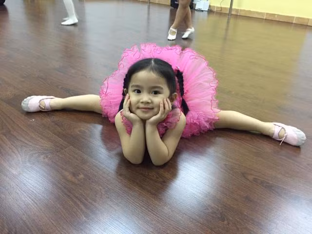 Trương Minh Hương múa dẻo từ nhỏ.