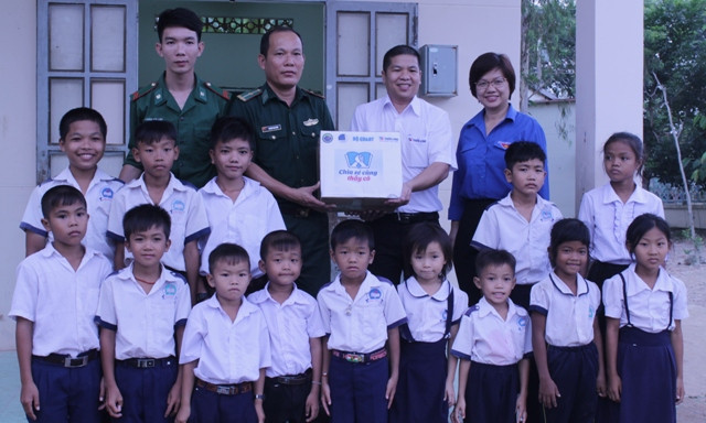 Ấm áp tình thương ảnh 2