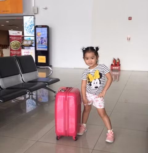 Không rời mắt với mặt mộc của cô bé 4 tuổi ảnh 11