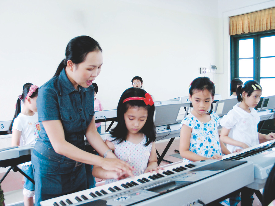 Âm nhạc là một trong những môn học quan trọng mang lại sự phát triển toàn diện cho các em học sinh