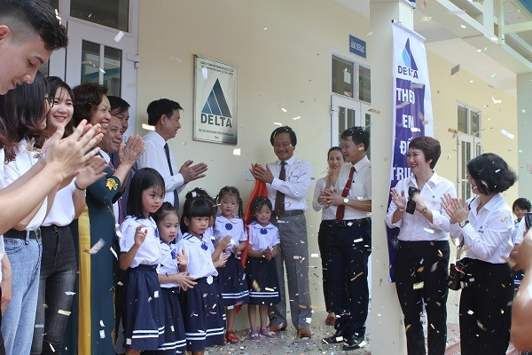 Niềm vui nhân đôi khi học sinh được tặng lớp học mới trong ngày khai giảng ảnh 1 Tập đoàn DELTA Group tặng lớp học mới cho học sinh nhân ngày lễ khai giảng