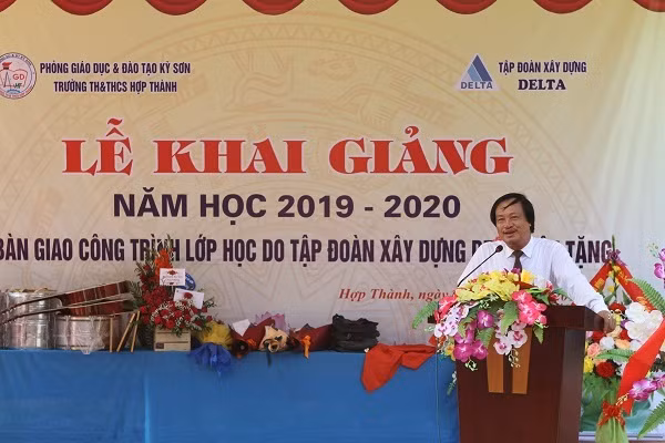 Ông Nguyễn Đăng Quang - Phó TGĐ Công ty TNHH Tập đoàn xây dựng DELTA phát biểu tại buổi khai giảng.