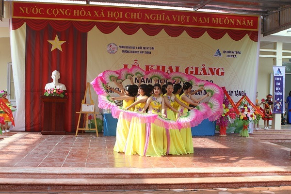 Niềm vui nhân đôi khi học sinh được tặng lớp học mới trong ngày khai giảng ảnh 7 Tập đoàn DELTA Group tặng lớp học mới cho học sinh nhân ngày lễ khai giảng