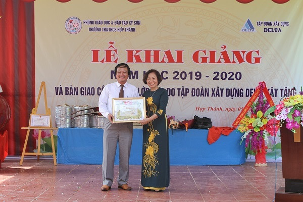 Niềm vui nhân đôi khi học sinh được tặng lớp học mới trong ngày khai giảng ảnh 2 Tập đoàn DELTA Group tặng lớp học mới cho học sinh nhân ngày lễ khai giảng