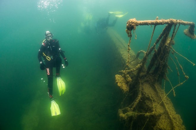 Bí ẩn nhà tù chìm trong biển nước ảnh 7