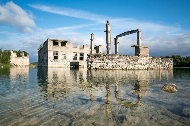 Bí ẩn nhà tù chìm trong biển nước ảnh 3