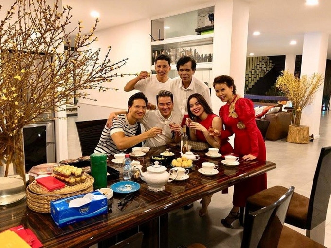 Sao Việt khoe ảnh đưa "người yêu" về quê đón Tết ảnh 4