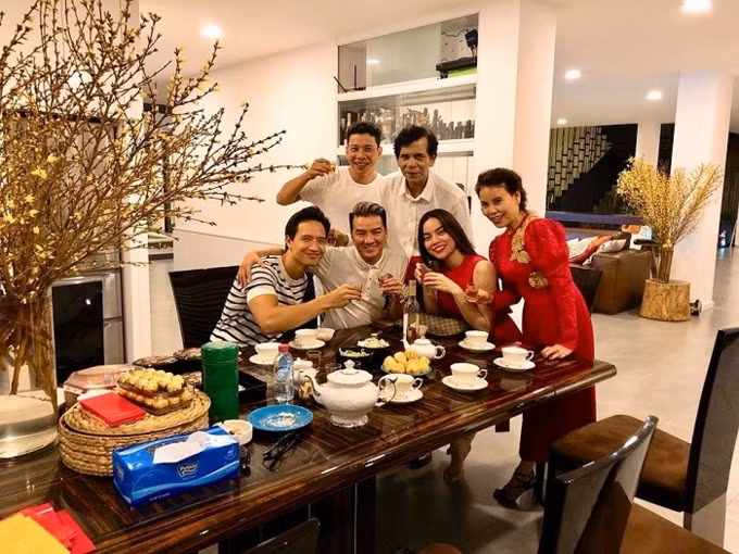 Sao Việt khoe ảnh đưa "người yêu" về quê đón Tết ảnh 4