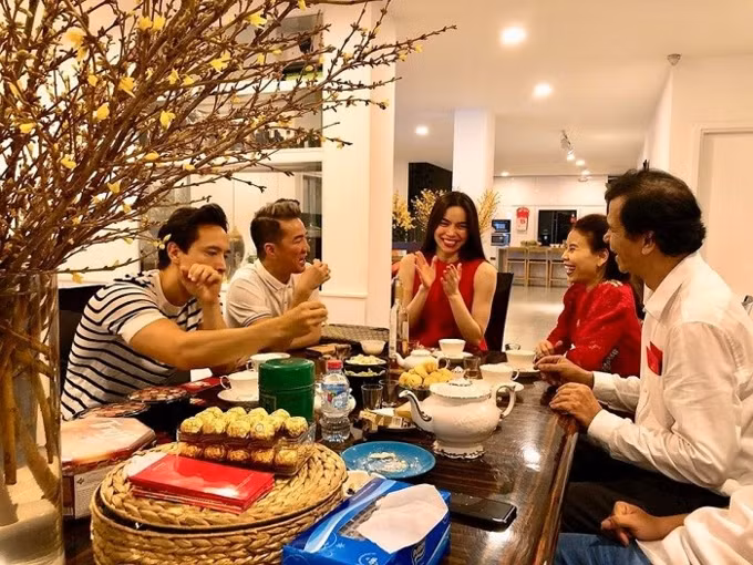 Sao Việt khoe ảnh đưa "người yêu" về quê đón Tết ảnh 5