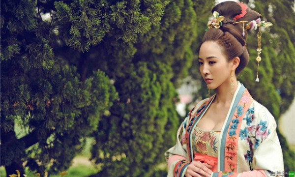 Tạo hình "Huệ Phi" của Quân Ninh trong bộ phim Võ Tắc Thiên truyền kỳ. Tạo hình Huệ Phi của Quân Ninh trong bộ phim Võ Tắc Thiên truyền kỳ.