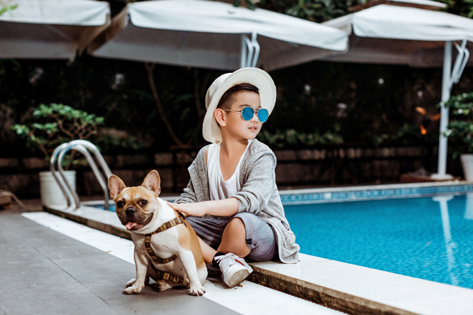 Đồ đi chơi cho bé được thiết kế trên các chất liệu thun thoáng mát, kaki gam màu trung tính. Chọn đồ đi chơi Tết cho các hoàng tử bé - 7