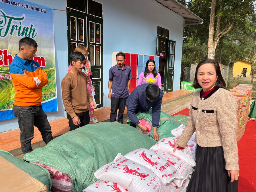 Kiểm kê các phần quà...