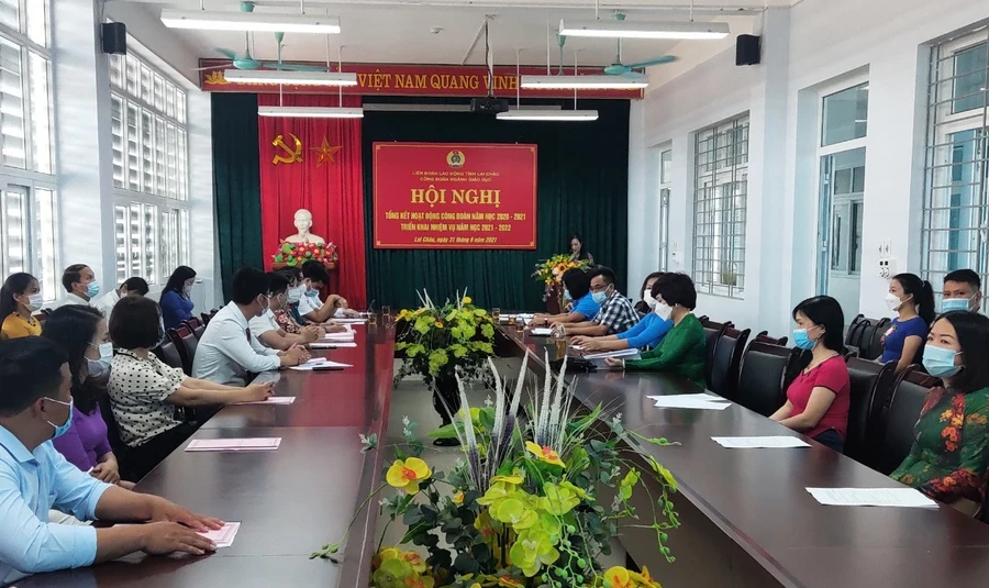 Quang cảnh Hội nghị tổng kết hoạt động công đoàn năm học 2020 - 2021, triển khai nhiệm vụ năm học 2021 - 2022.