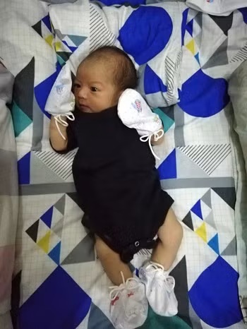 Con trai Sibuyan lúcmột tuần tuổi. Ảnh: Facebook