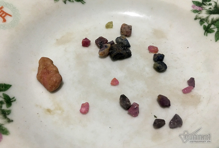 Đại gia đá đỏ đếm tiền cả ngày không hết giờ ra sao? ảnh 10 Đại gia đá đỏ đếm tiền cả ngày không hết giờ ra sao?