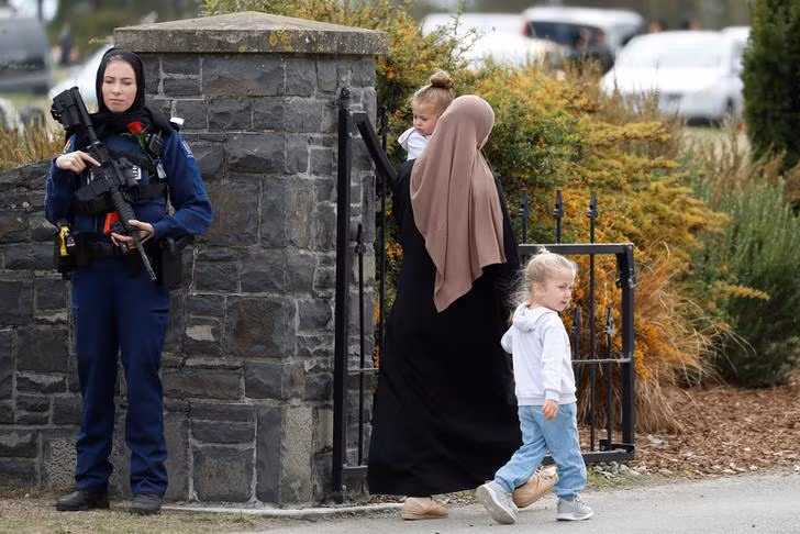 Cảnh sát vũ trang được tăng cường bảo vệ tại các khu vực cộng đồng của người Hồi giáo sau vụ xả súng