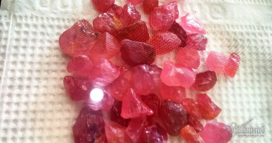 Đại gia đá đỏ đếm tiền cả ngày không hết giờ ra sao? ảnh 3 Đại gia đá đỏ đếm tiền cả ngày không hết giờ ra sao?