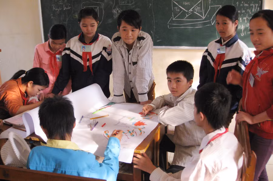 Học sinh Trường Phổ thông dân tộc nội trú Cao Phong (Hòa Bình) hoạt động ngoài giờ lên lớp. Ảnh: Hà Thành